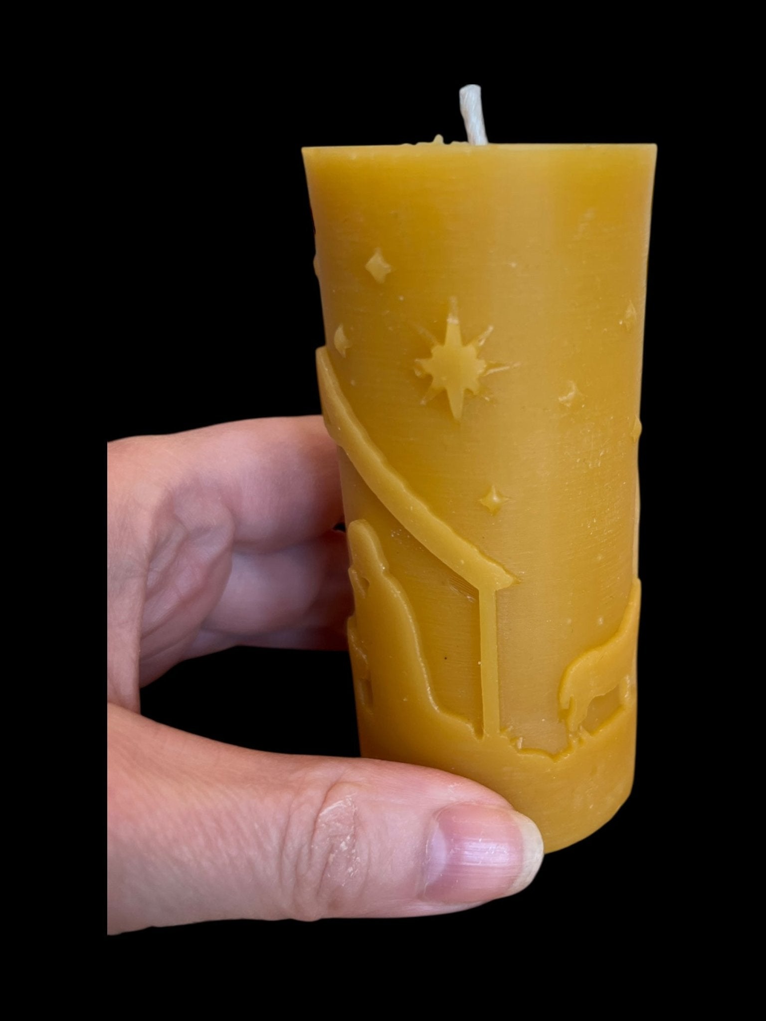 130g Traditional Christmas Scene Beeswax Candle – 19 Hour Burn - Non - Toxic - Mêl Llŷn