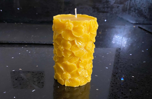 Natural 100% British Beeswax Flowery Overlap Handmade Candle 260g - Mêl Llŷn